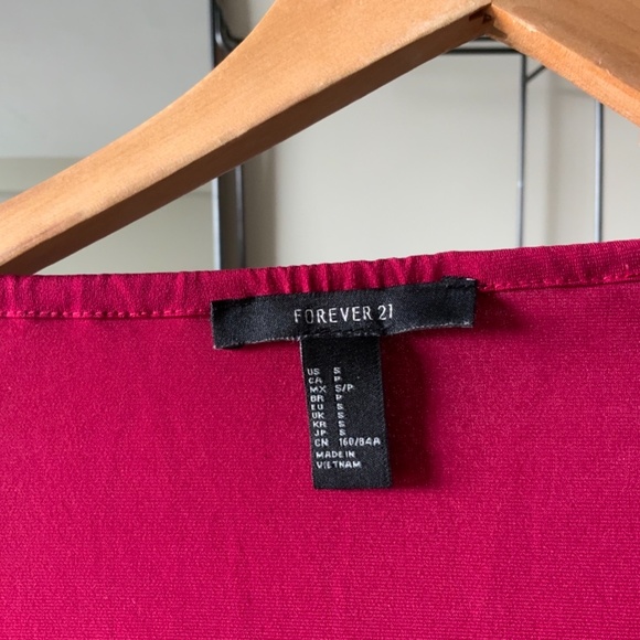 Over the Shoulder Flowing Long Sleeve - Picture 3 of 3